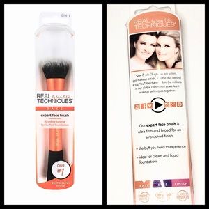 🎀B2G1🎀 Real Techniques Expert Face Brush